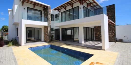 Maison Neuve avec piscine – Trou aux Biches